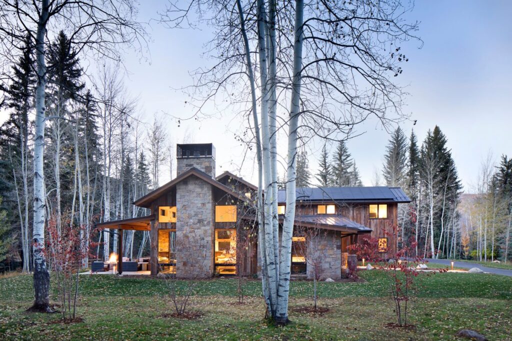 ranch style home outside